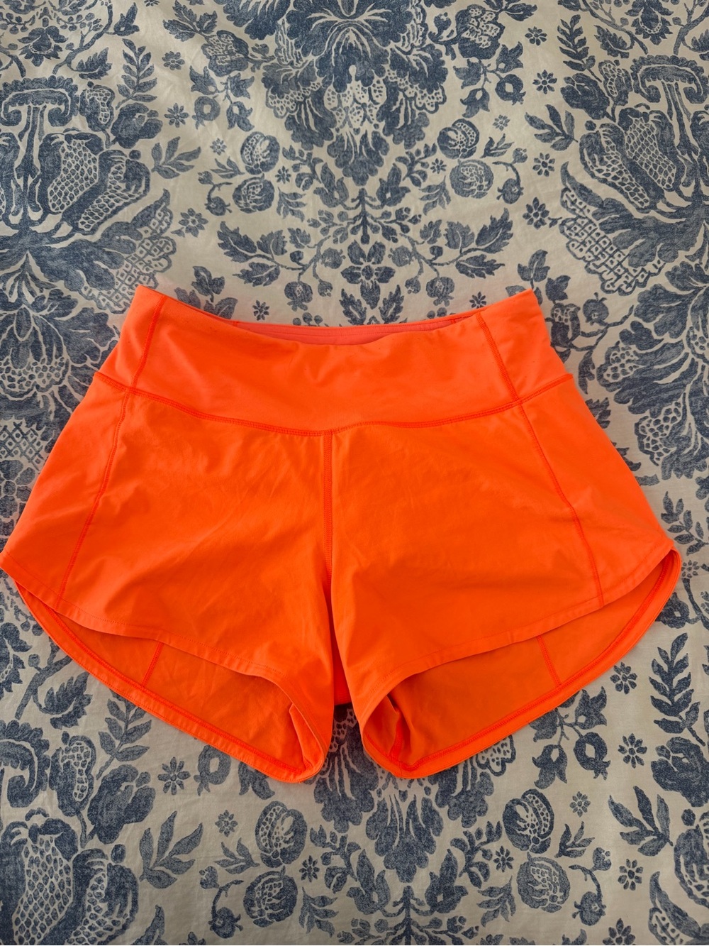 Lululemon Speed Up 4 inch inseam shorts